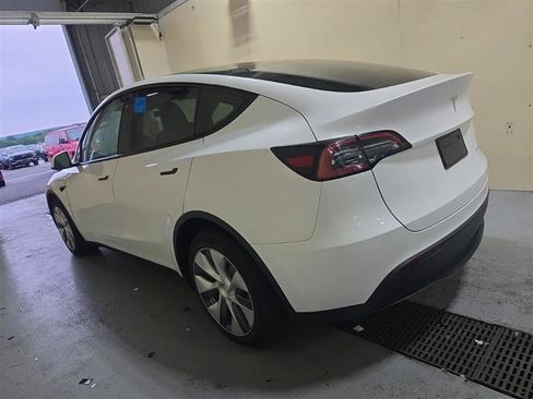 Used 2023 Tesla Model Y Long Range AWD/4WD image 4