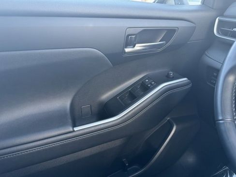 Certified 2021 Toyota Highlander XLE image 36