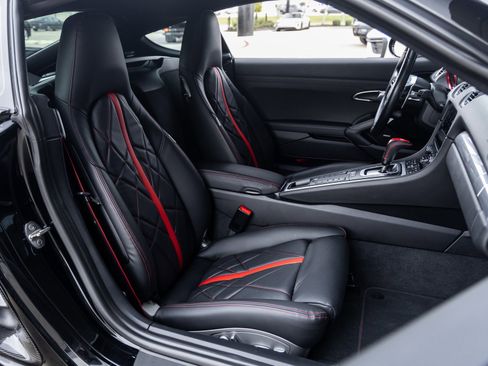 Used 2018 Porsche 718 Cayman S w/ Sport Chrono Package image 35