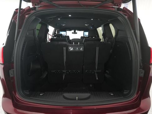 Used 2020 Chrysler Pacifica Touring-L Plus w/ S Appearance Package FWD image 10
