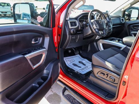 Used 2021 Nissan Titan SV w/ SV Convenience Package image 27