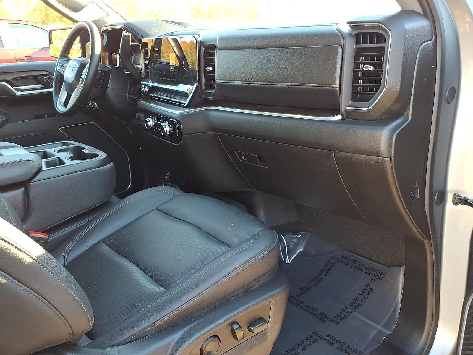 Used 2025 GMC Sierra 1500 SLT AWD/4WD image 8
