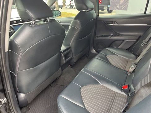 Used 2018 Toyota Camry SE image 18