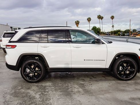 New 2026 Jeep Grand Cherokee Limited AWD/4WD image 13