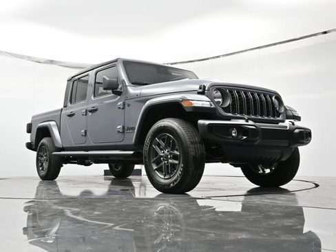 New 2026 Jeep Gladiator Sport AWD/4WD image 37