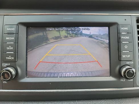 Used 2020 Kia Sedona EX FWD image 17