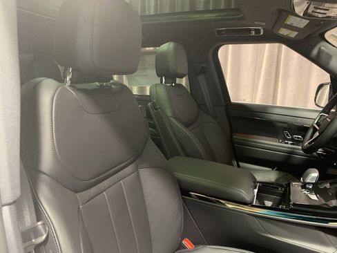 Used 2025 Land Rover Range Rover Sport image 14