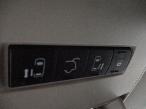 Used 2015 Dodge Grand Caravan SXT w/ Security Group FWD image 39