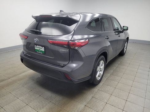 Used 2021 Toyota Highlander LE AWD/4WD image 9