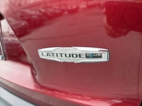 Used 2019 Jeep Cherokee Latitude Plus w/ Cold Weather Group image 9