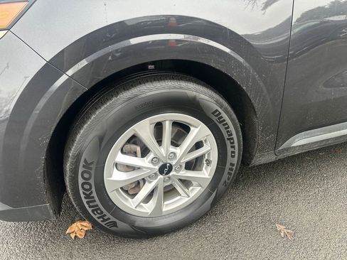 Used 2023 Kia Carnival LX image 2