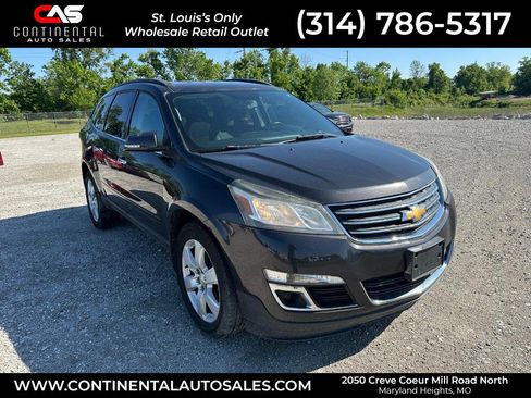 Used 2016 Chevrolet Traverse LT w/ Style and Technology Package FWD image 1