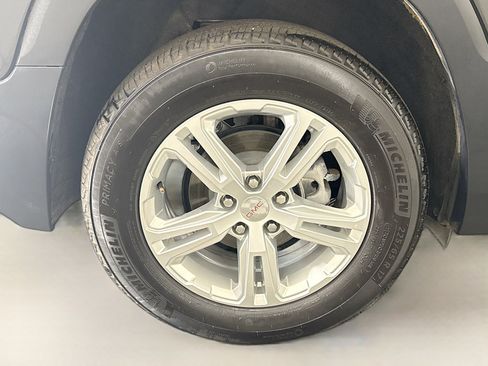 Used 2024 GMC Terrain SLE FWD image 33