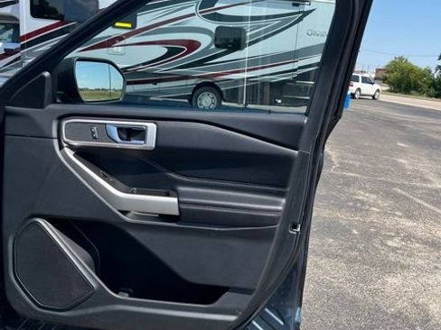 Used 2022 Ford Explorer XLT w/ Equipment Group 202A image 18
