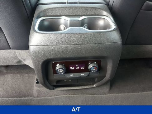Used 2025 Chevrolet Traverse LT AWD/4WD image 18