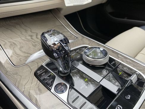 Used 2020 BMW X7 xDrive40i w/ M Sport Package AWD/4WD image 46