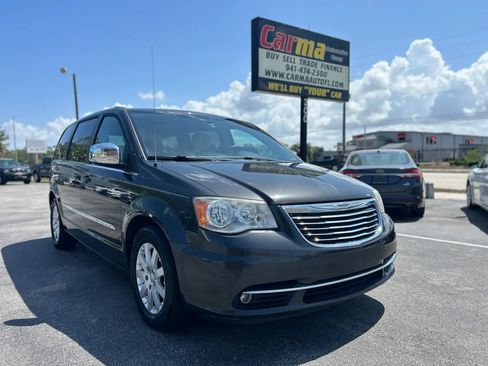 Used 2011 Chrysler Town & Country Touring-L FWD image 1