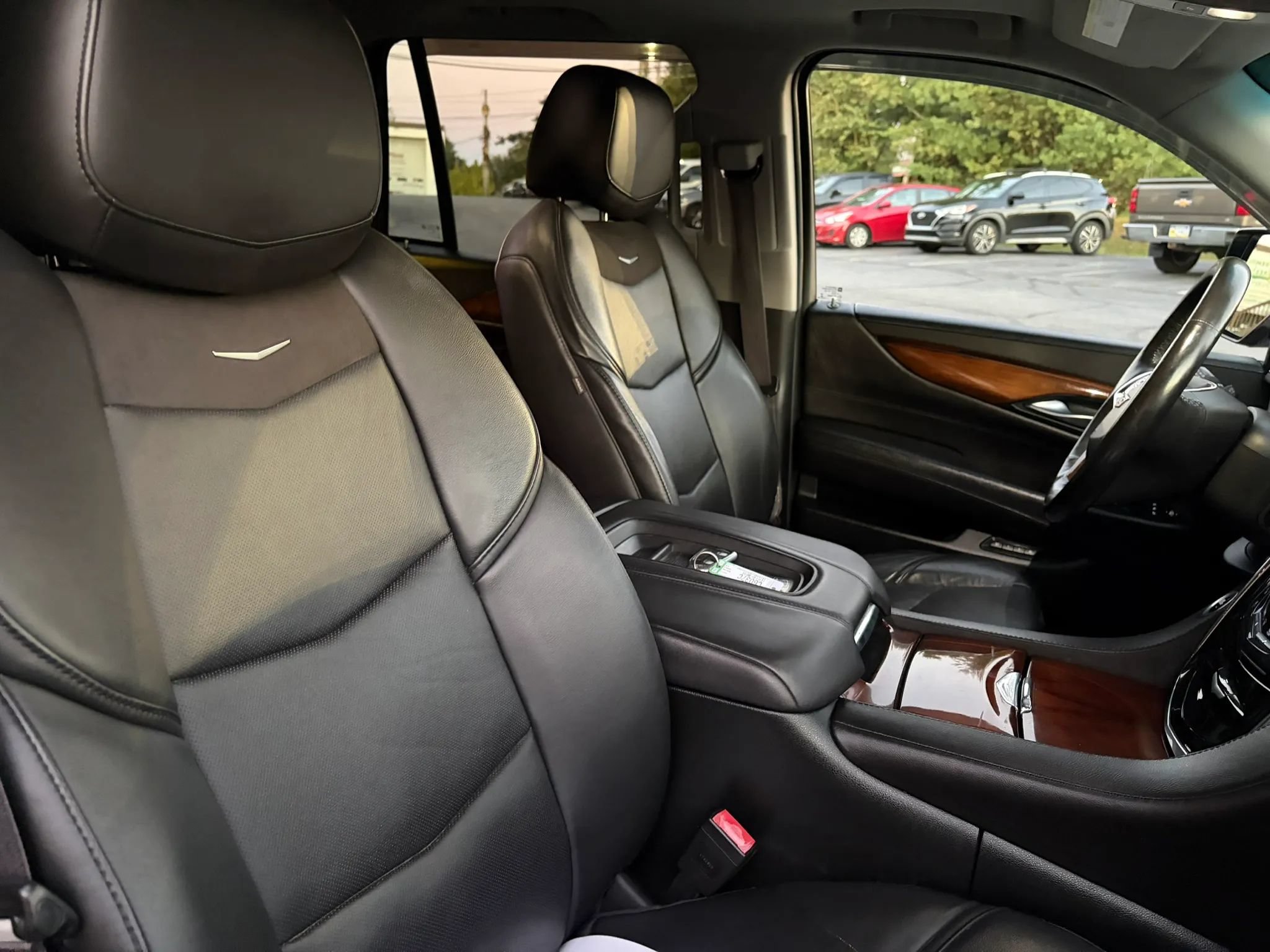 Used 2016 Cadillac Escalade Luxury AWD/4WD image 45