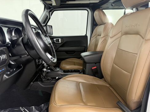 Used 2022 Jeep Wrangler Unlimited Sahara w/ Cold Weather Group image 14