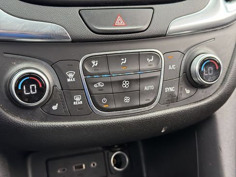 Used 2019 Chevrolet Equinox LT FWD image 25