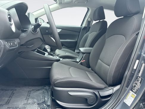 Used 2023 Kia Forte LXS w/ LXS Technology Package FWD image 11