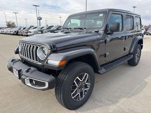 New 2026 Jeep Wrangler Unlimited Sahara AWD/4WD image 25
