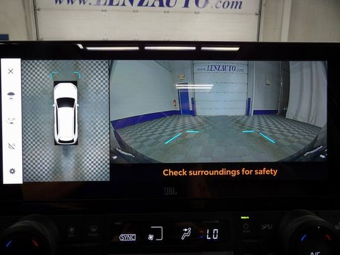 Used 2025 Toyota Grand Highlander AWD image 17