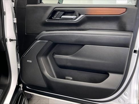 Used 2025 GMC Yukon XL Denali image 26