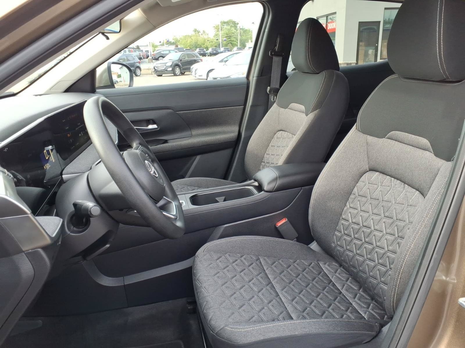 Certified 2025 Nissan Kicks SV FWD image 14