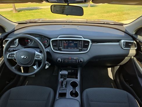 Used 2019 Kia Sorento FWD image 13