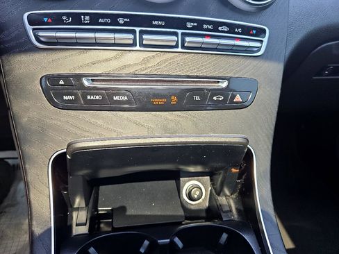 Used 2017 Mercedes-Benz GLC 300 w/ Premium 1 Package image 21