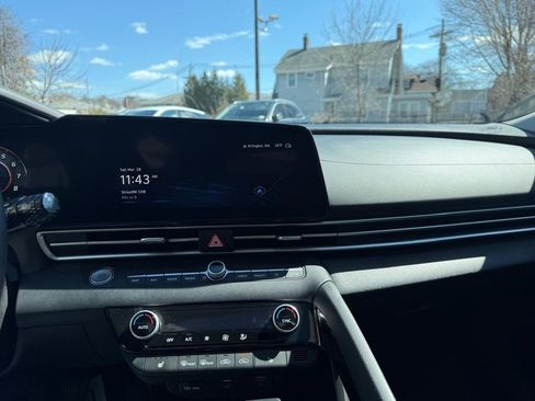 Used 2023 Hyundai Elantra Limited image 24