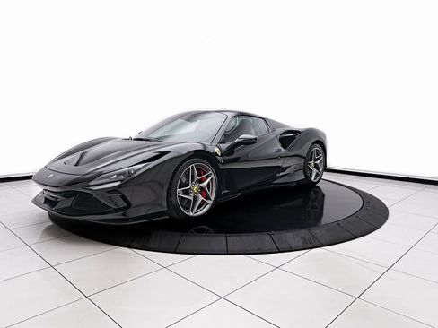 Used 2022 Ferrari F8 Tributo image 11