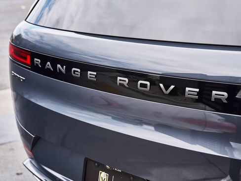 Used 2025 Land Rover Range Rover Sport Dynamic SE AWD/4WD image 17