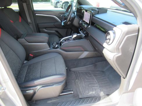 Used 2024 Chevrolet Colorado Z71 w/ Z71 Convenience Package 2 AWD/4WD image 10