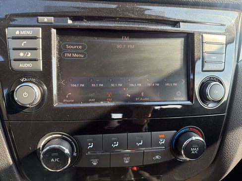 Used 2021 Nissan Rogue Sport S image 14