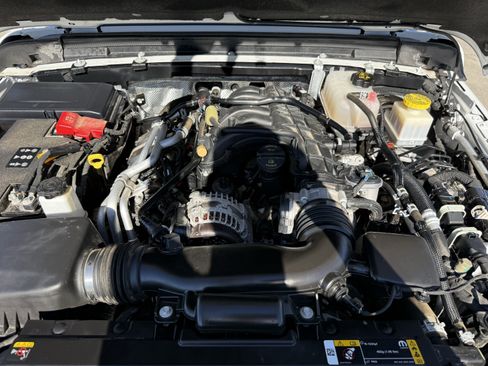 Used 2024 Jeep Gladiator Sport image 31