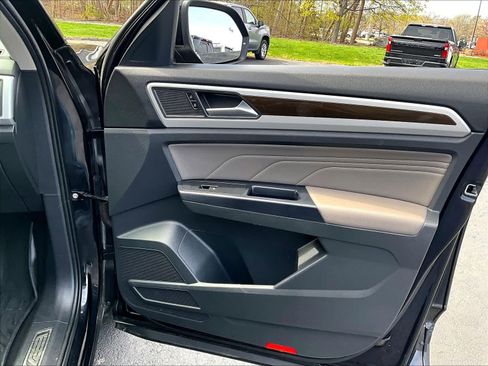 Used 2021 Volkswagen Atlas SE image 12