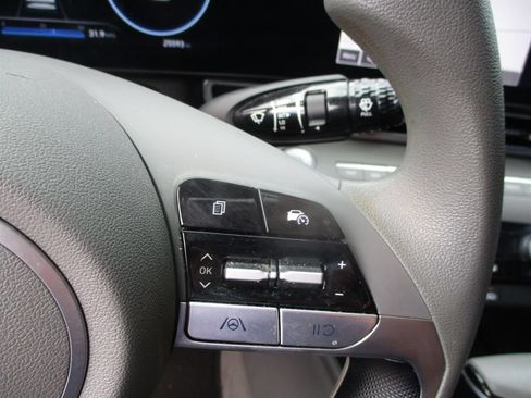 Used 2024 Hyundai Elantra SEL FWD image 16