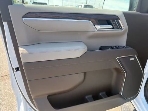 New 2026 GMC Sierra 1500 SLT image 15