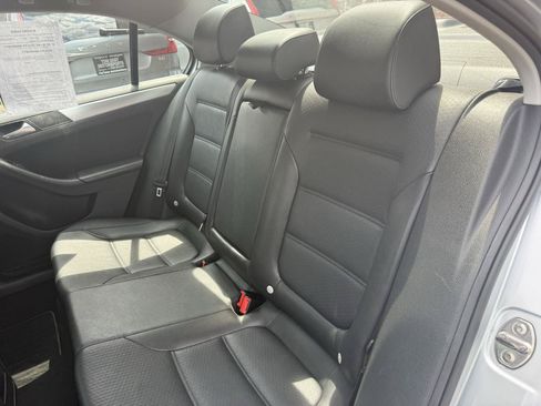 Used 2013 Volkswagen Jetta SE FWD image 7