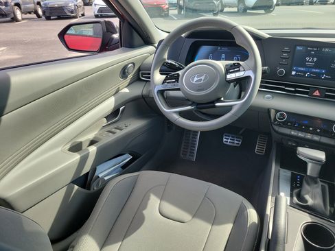 Used 2025 Hyundai Elantra Sport FWD image 17