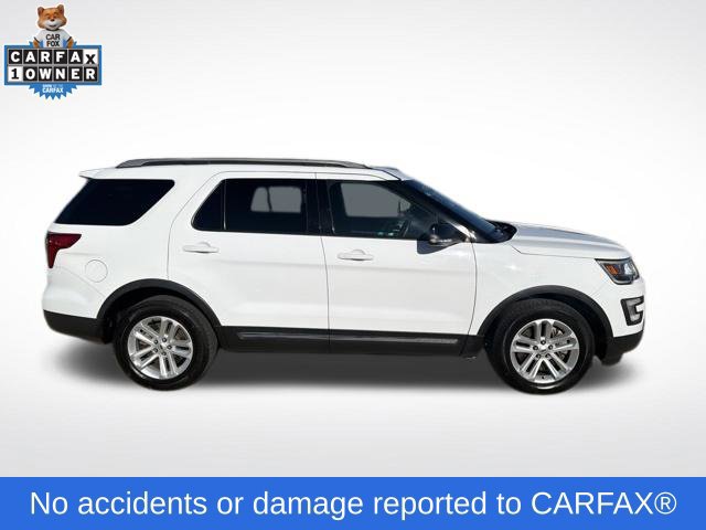 Used 2017 Ford Explorer XLT FWD image 2