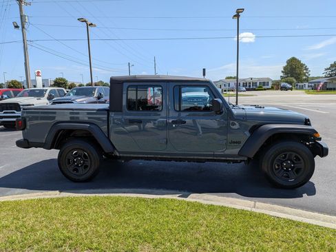 Used 2025 Jeep Gladiator Sport AWD/4WD image 4