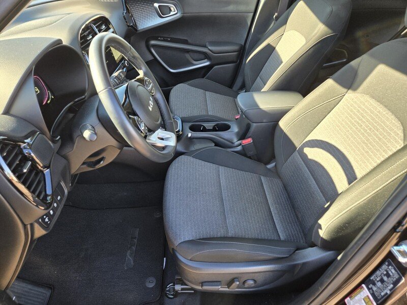 Certified 2025 Kia Soul EX FWD image 11