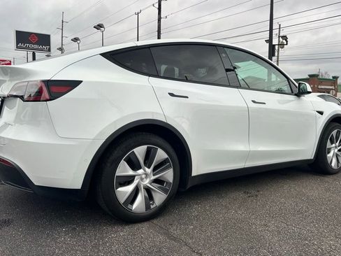 Used 2021 Tesla Model Y Long Range image 8
