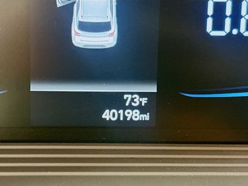 Used 2023 Hyundai Venue SEL image 19