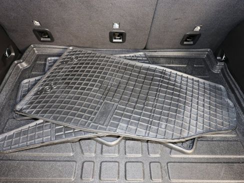 Used 2023 Jeep Renegade Latitude w/ Premium Group image 33