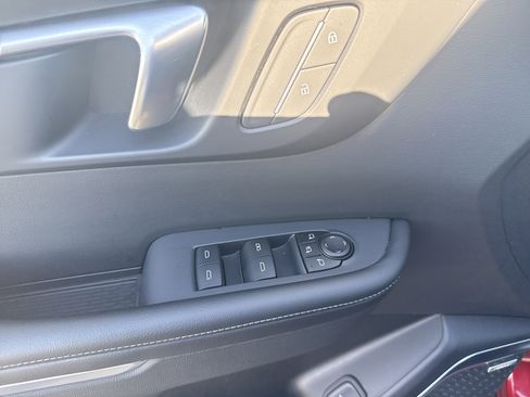 Used 2025 Buick Enclave Preferred AWD/4WD image 17