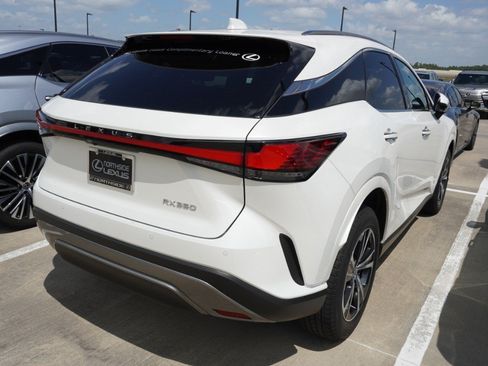 Used 2025 Lexus RX 350 Premium w/ Accessory Package (Z1) FWD image 5